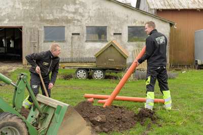 kloakmestre ligger omfangsdræn i jorden
